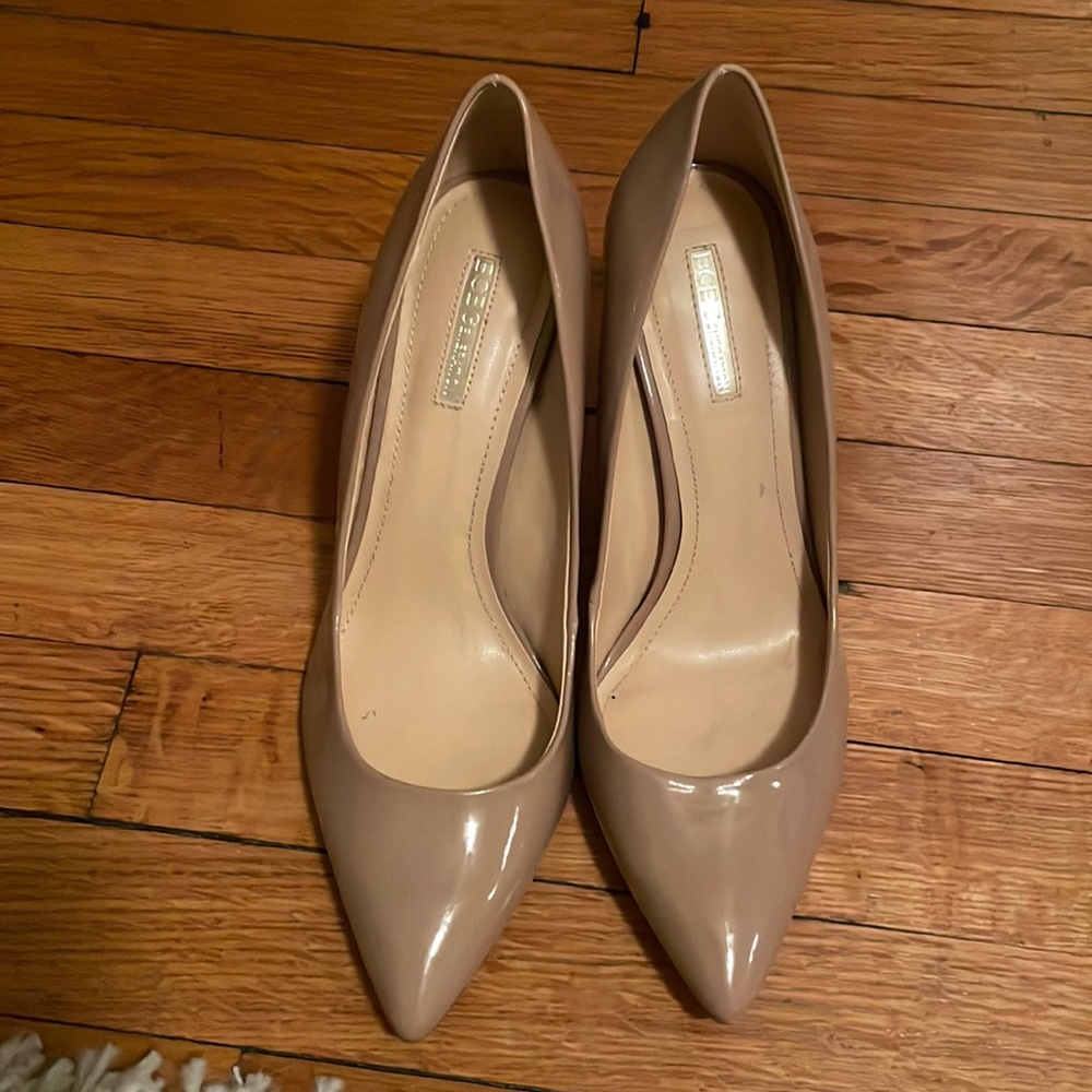 BCBGeneration Size 8 Tan Patent Leather Heels